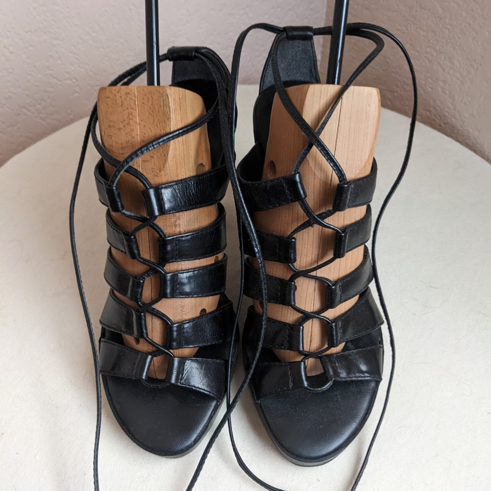Esprit black size 7 shoe.